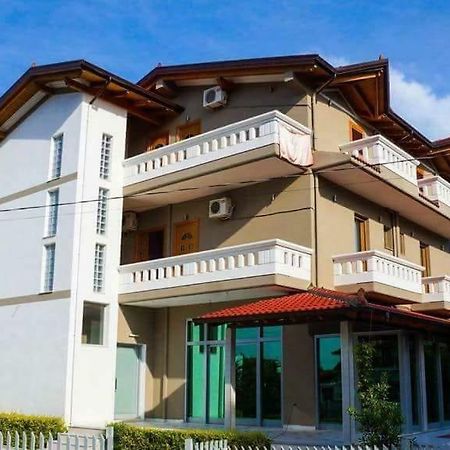 Vila Green Relax Vlorë エクステリア 写真