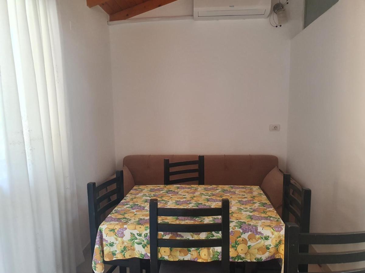 Vila Green Relax Vlorë エクステリア 写真