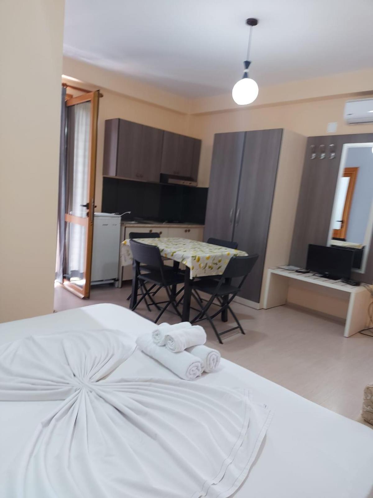 Vila Green Relax Vlorë エクステリア 写真