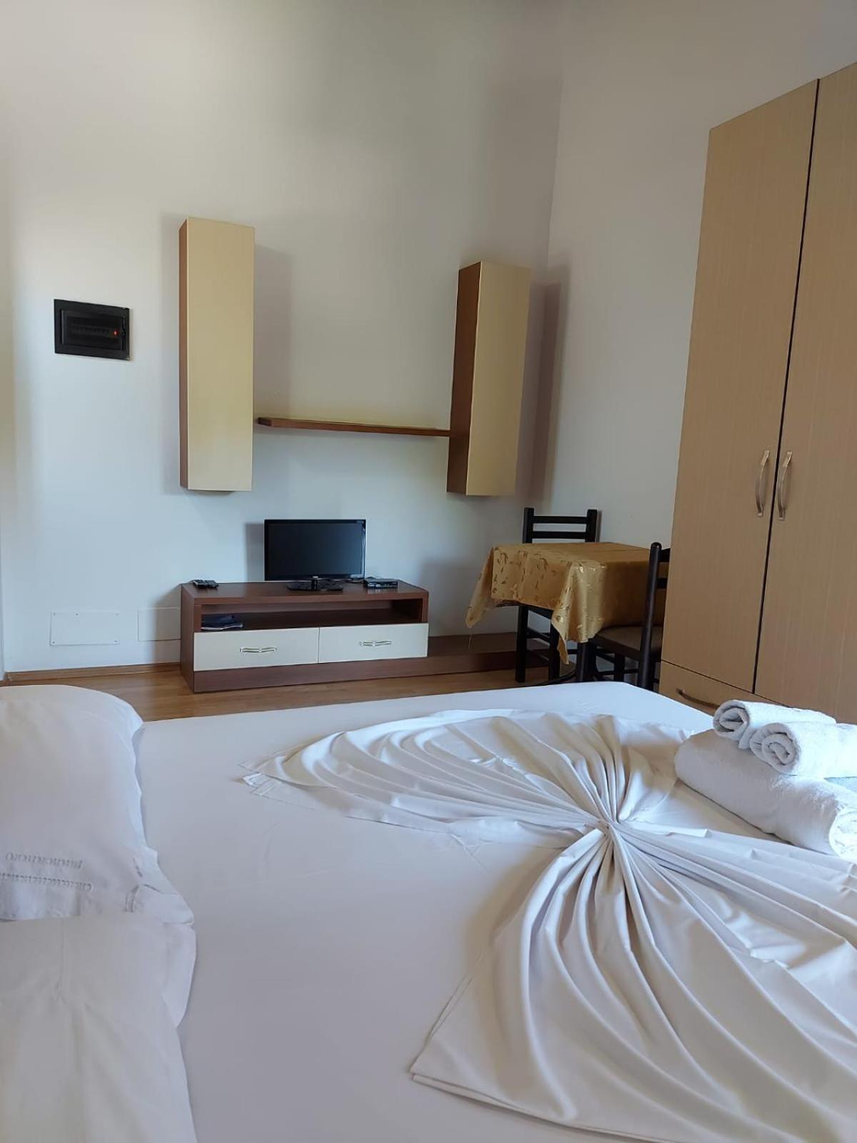 Vila Green Relax Vlorë エクステリア 写真