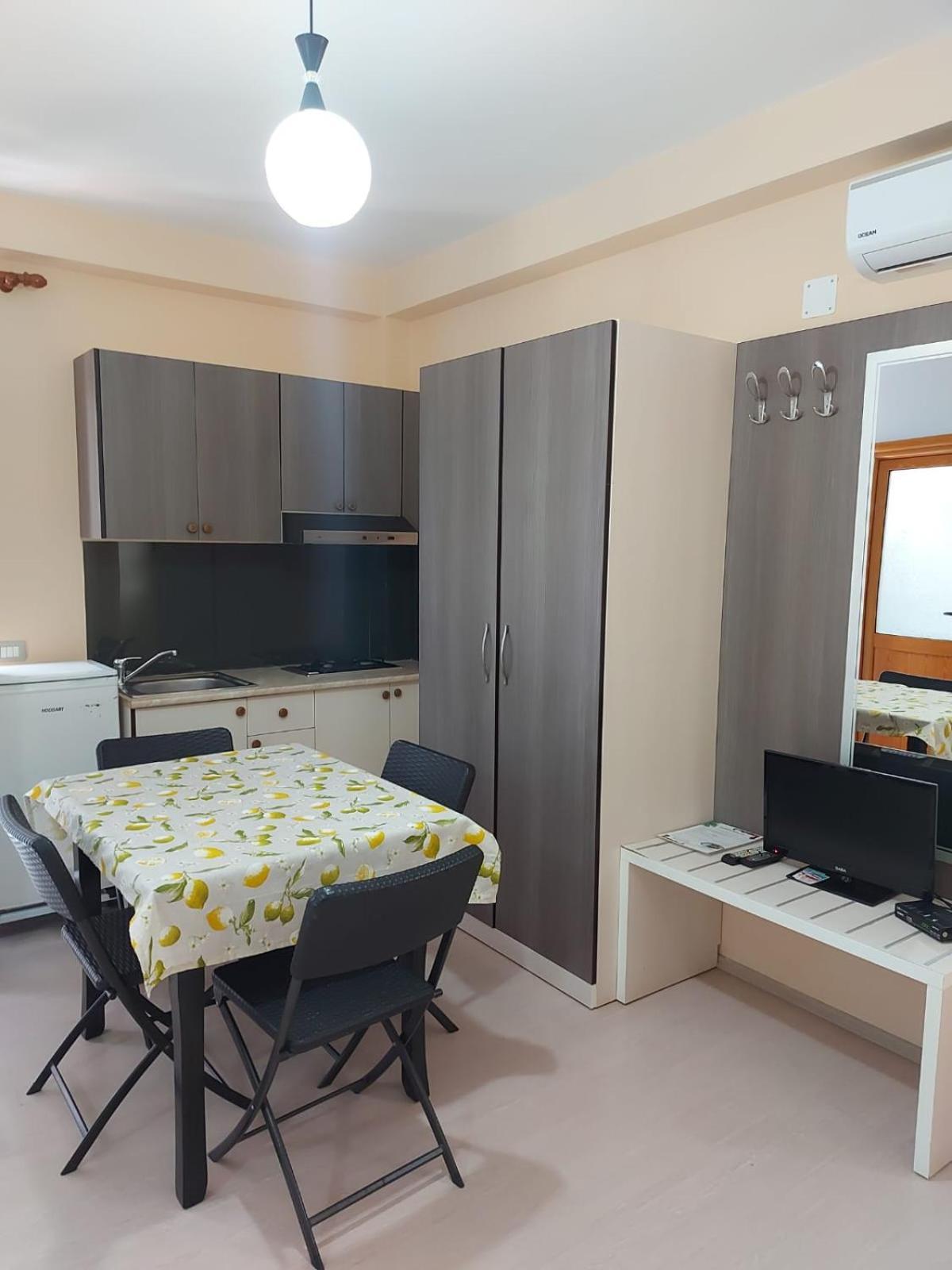 Vila Green Relax Vlorë エクステリア 写真
