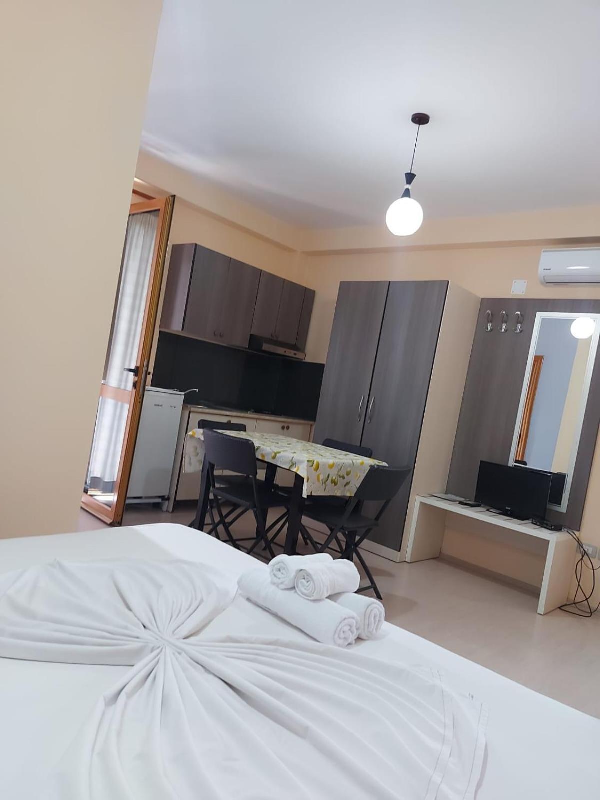 Vila Green Relax Vlorë エクステリア 写真
