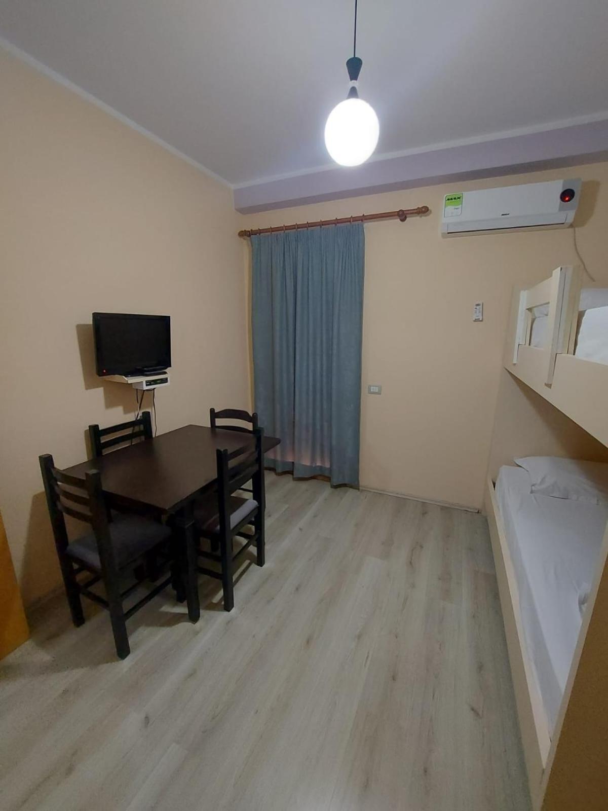Vila Green Relax Vlorë エクステリア 写真