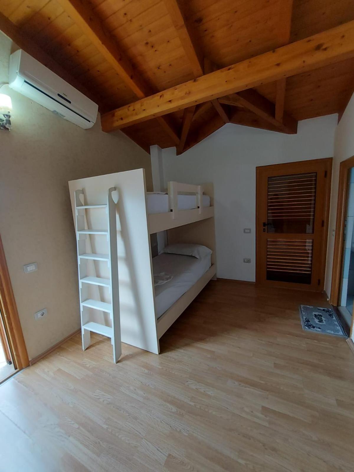 Vila Green Relax Vlorë エクステリア 写真