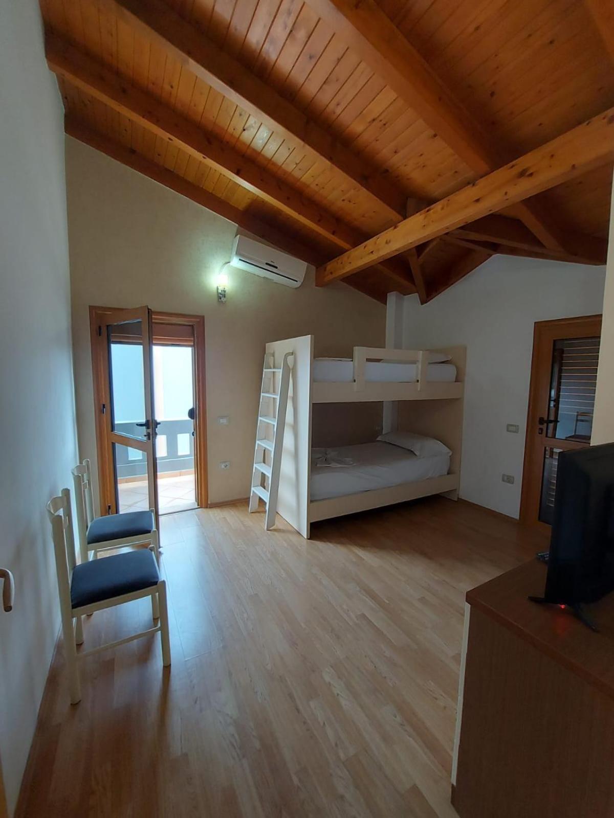Vila Green Relax Vlorë エクステリア 写真