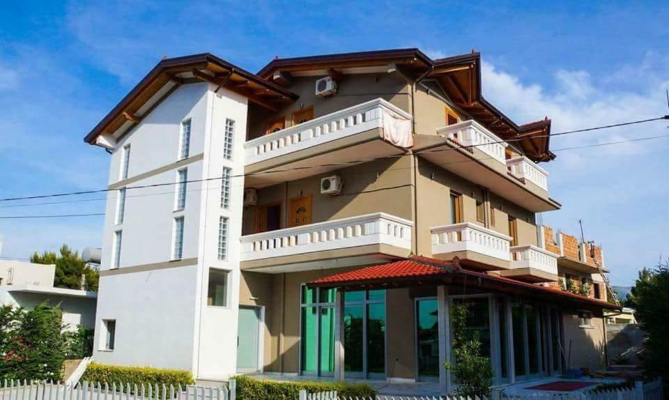 Vila Green Relax Vlorë エクステリア 写真